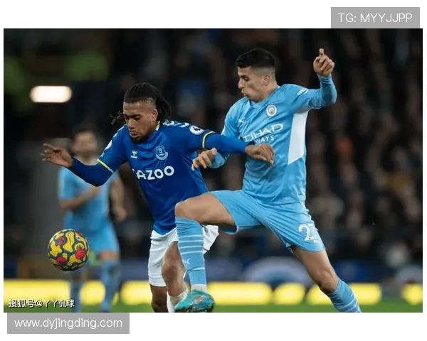 埃弗顿与曼城比赛因恶劣天气推迟球迷期待新赛程安排